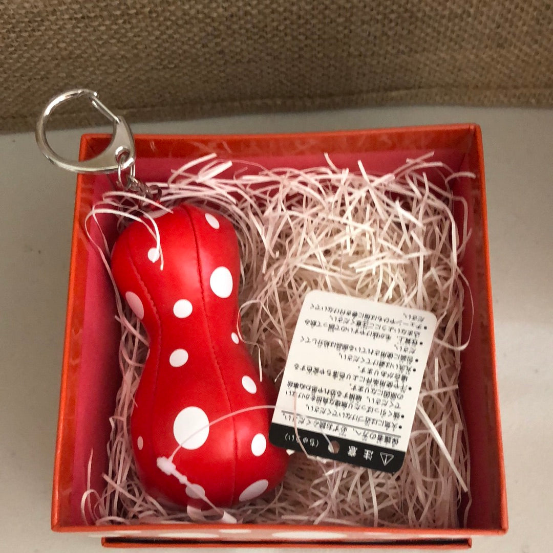 日本 草间弥生YAYOI KUSAMA 可爱花生挂件 钥匙链挂件 礼盒装